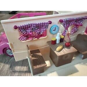 Lil Woodzeez Happy Camper Calico Critters Travel Trailer Jeep Car Pink Figures